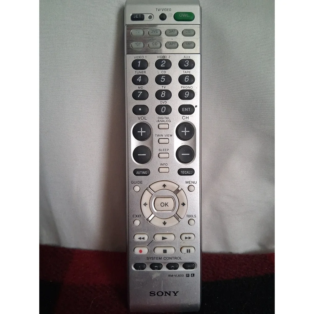 Sony RM-VL600 8 Device Universal Remote - TV, DVD, SAT, CBL, VCR, CD, TAPE, AMP
